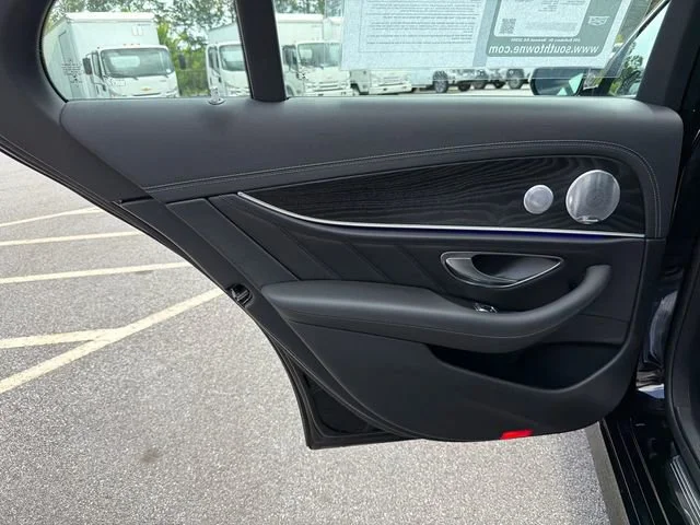 Used 2019 Red Mercedes-Benz 4MATIC® image 22