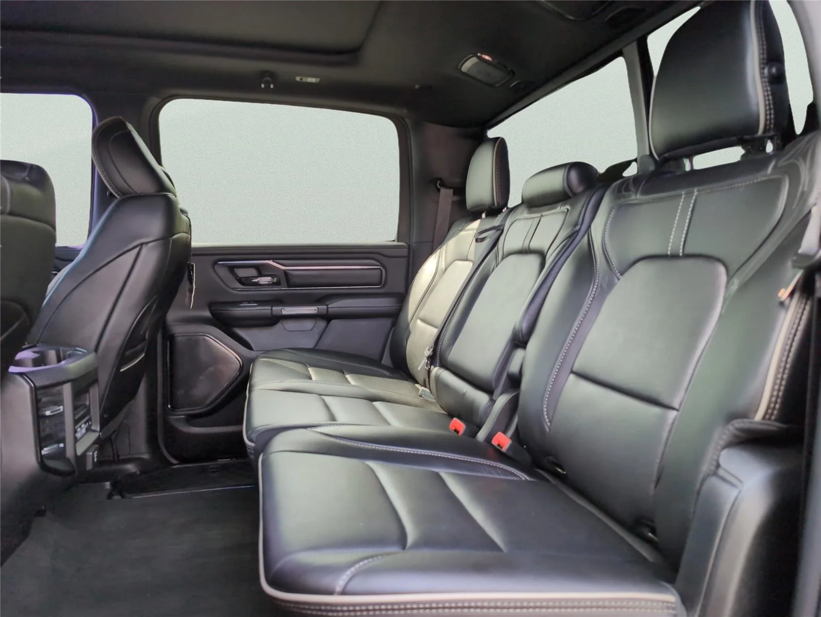 Used 2023 Diamond Black Crystal Pearlcoat Ram Limited image 34