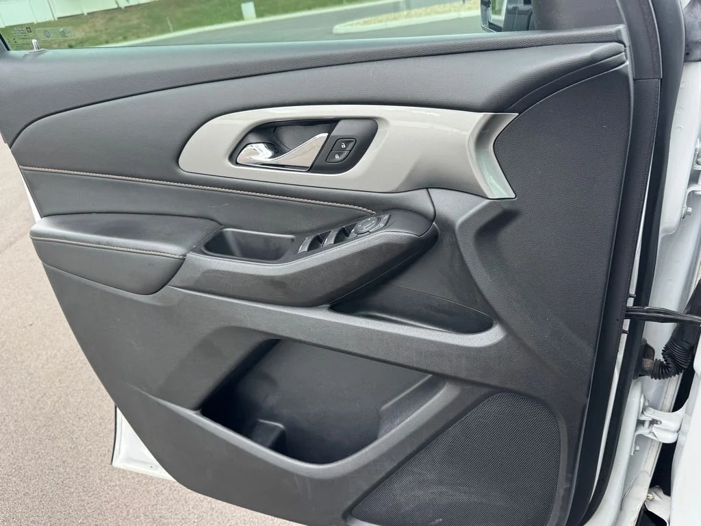 Used 2020 White Chevrolet LS image 22