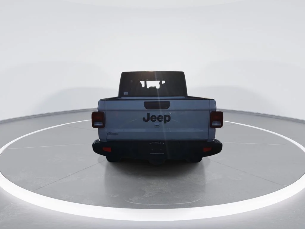 Used 2022 White Jeep Altitude image 7