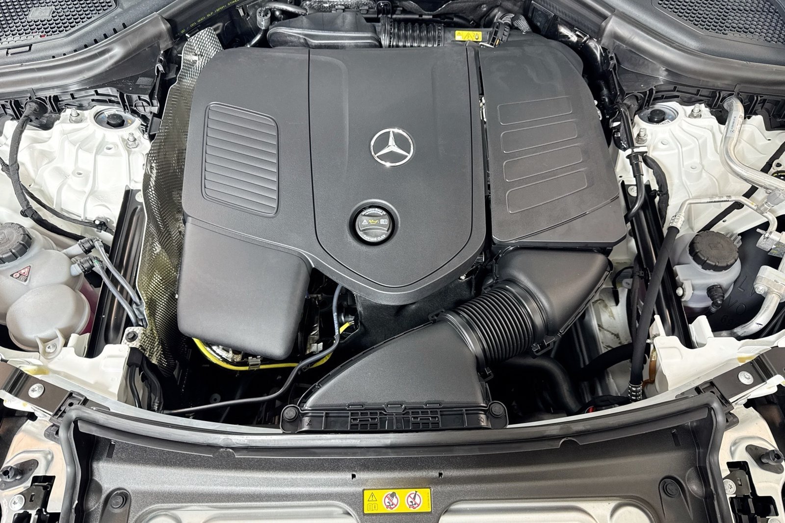 New 2026 Polar White Mercedes-Benz GLC 300 image 28