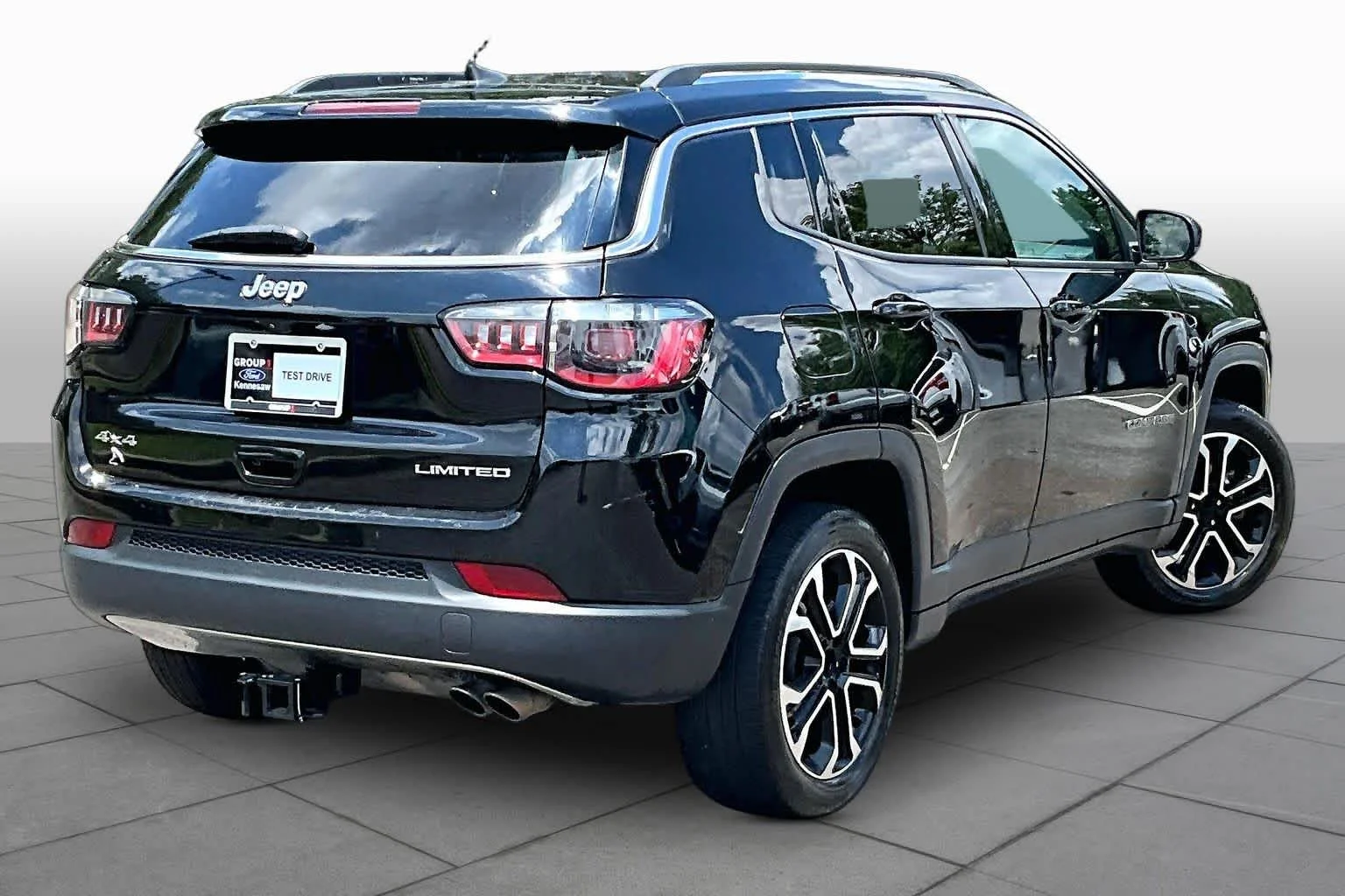 Used 2022 Diamond Black Crystal Pearlcoat Jeep Limited image 13