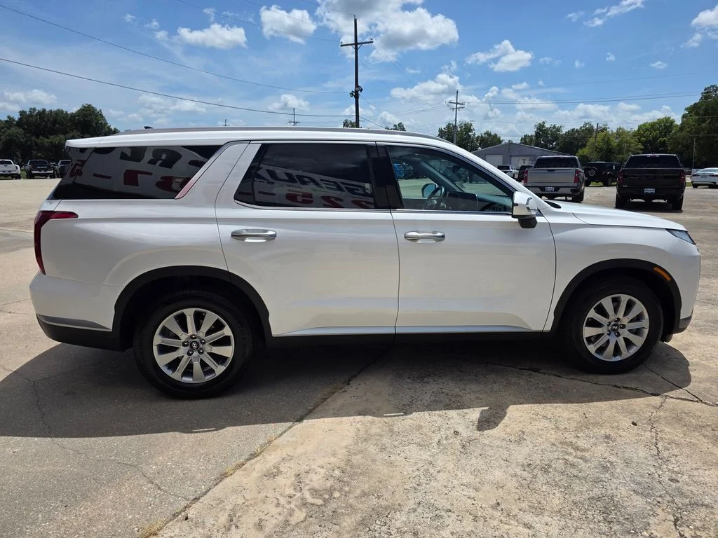 Used 2025 White Hyundai SEL image 8