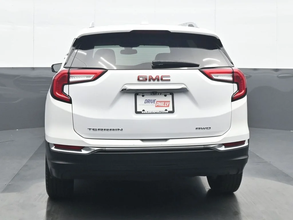 Used 2024 White GMC SLT image 5