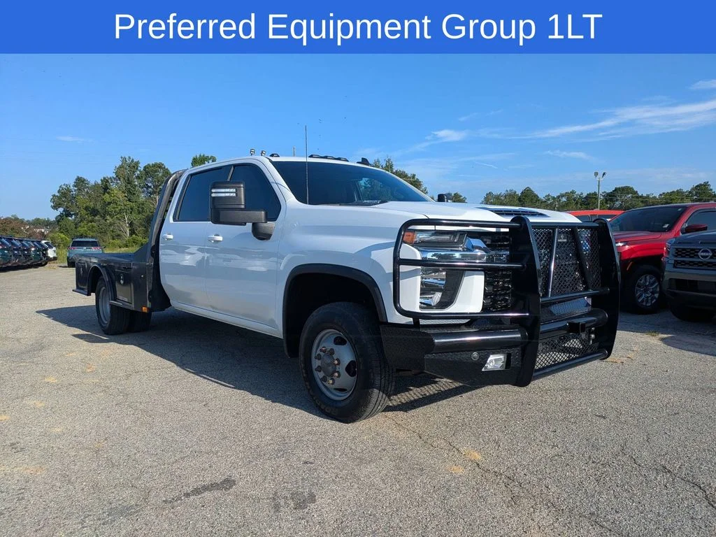 Used 2022 White Chevrolet LT image 2