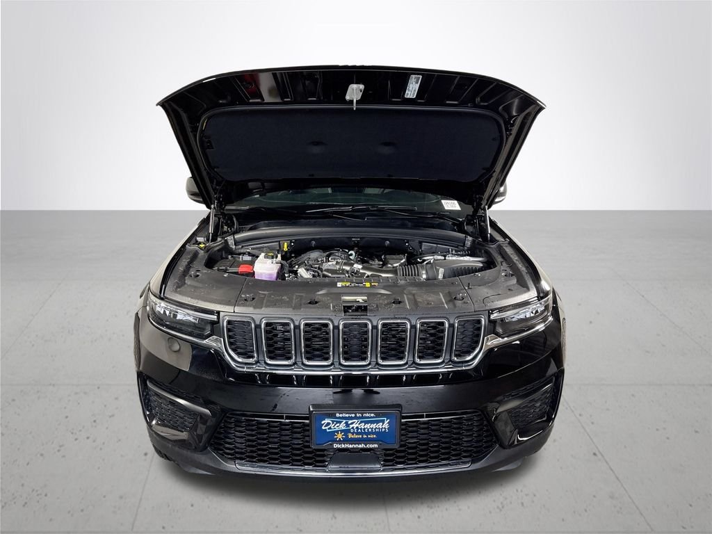 New 2026 Diamond Black Crystal Pearl-Coat Exterior Paint Jeep Laredo image 21