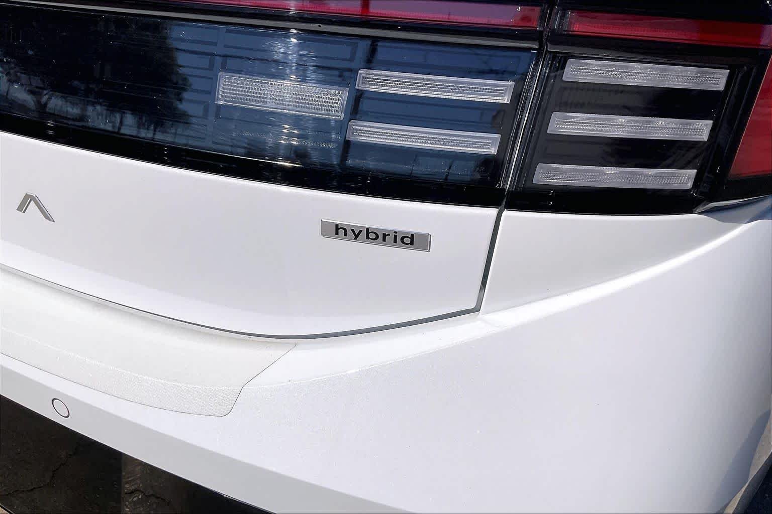 Used 2025 Serenity White Hyundai Limited image 10