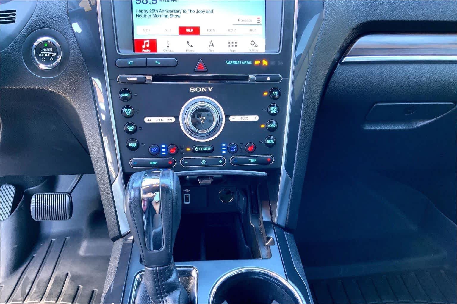 Used 2018 Magnetic Metallic Ford Limited image 31