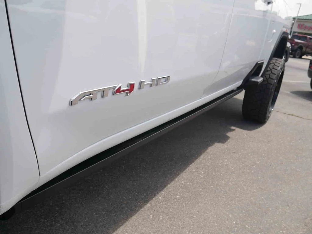 Used 2025 White GMC AT4 image 24