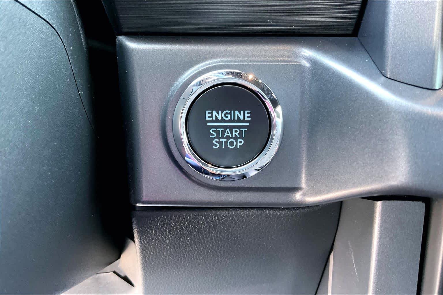 New 2026 Agate Black Metallic Ford XLT image 17