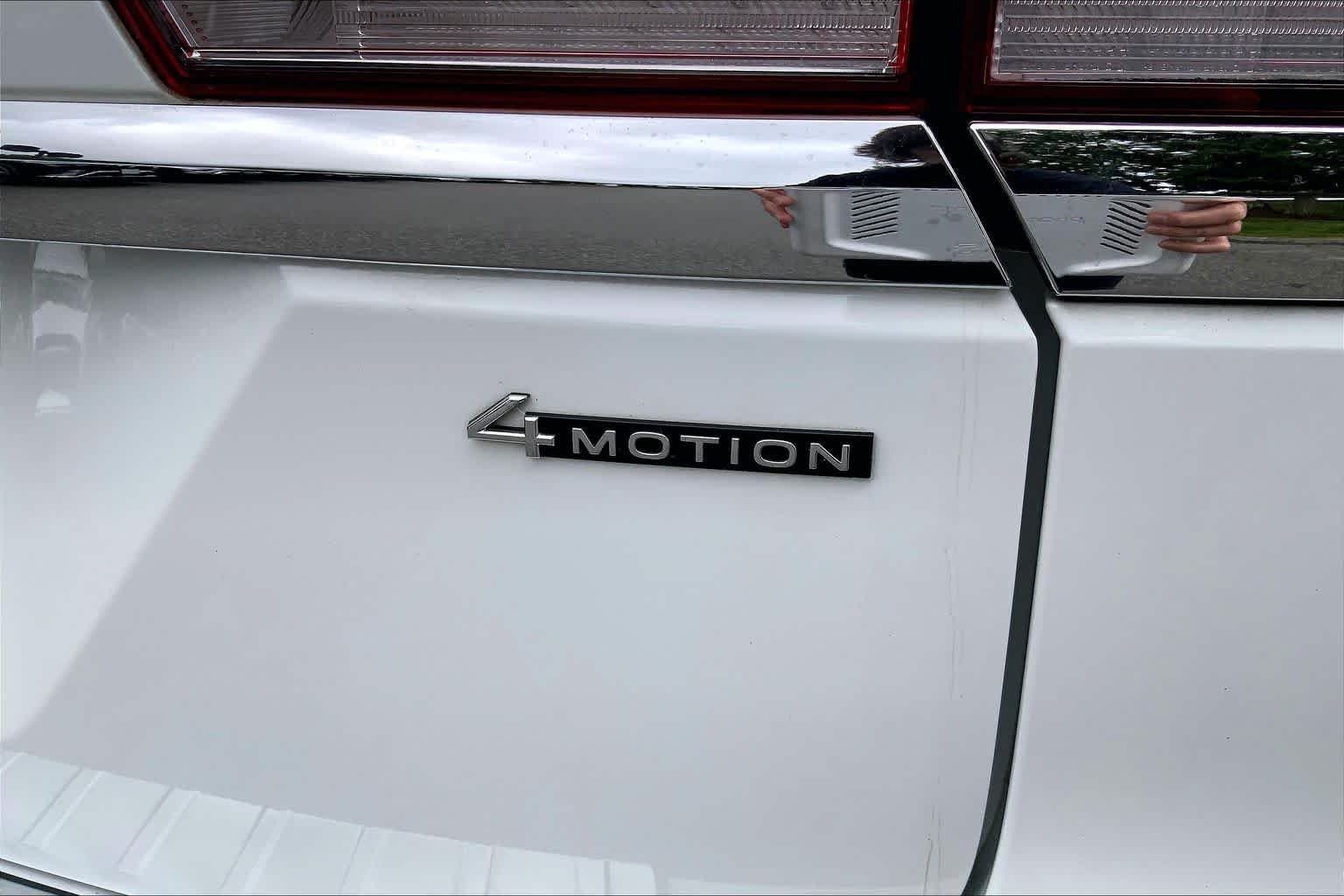 Used 2023 Pure White Volkswagen 3.6L V6 SE w/Technology image 31