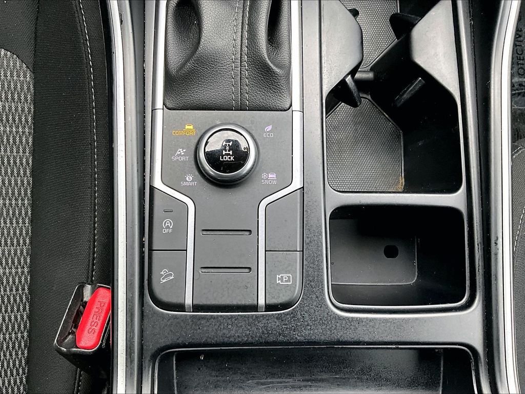 Used 2022 Ebony Black Kia LX image 27