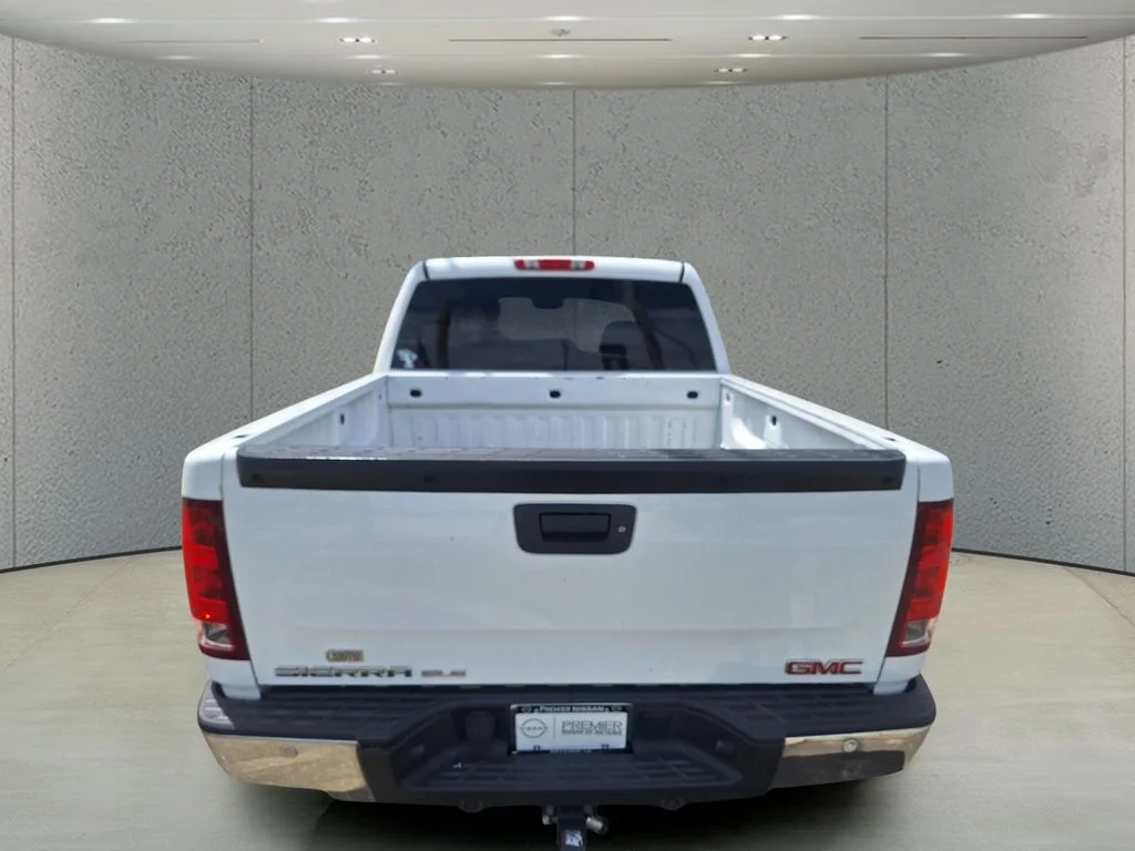 Used 2013 White GMC SLE image 21