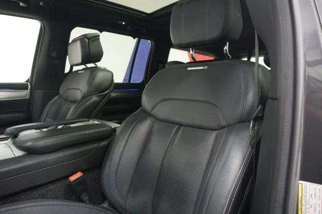 2023 Jeep Grand Wagoneer Series I - Photo 23