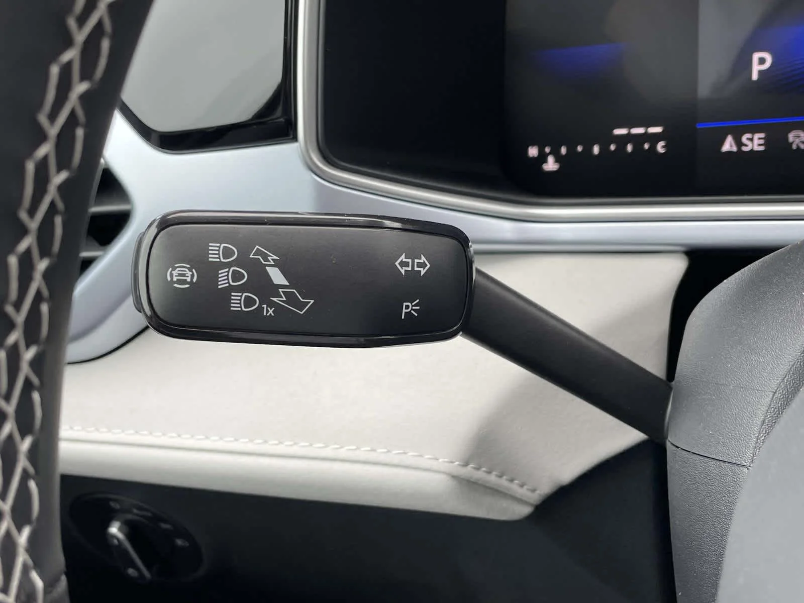New 2026 Deep Black Pearl Volkswagen SE image 33
