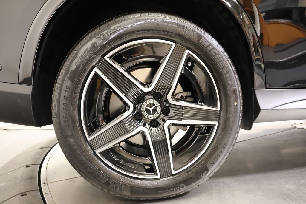 New 2027 Black Mercedes-Benz GLC 300 image 13