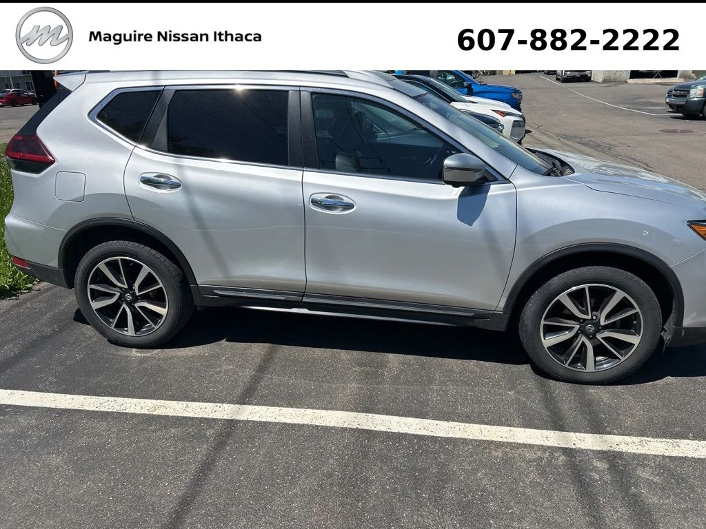 Used 2019 Silver Nissan SL image 4