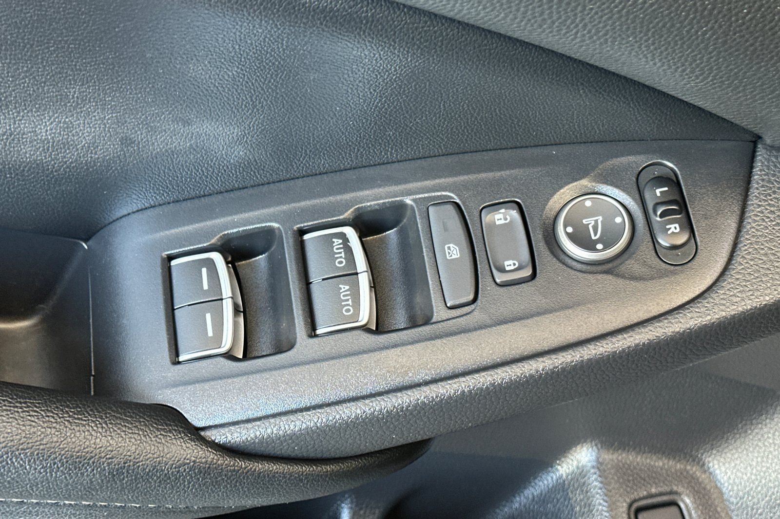Used 2022  Honda Sport image 12