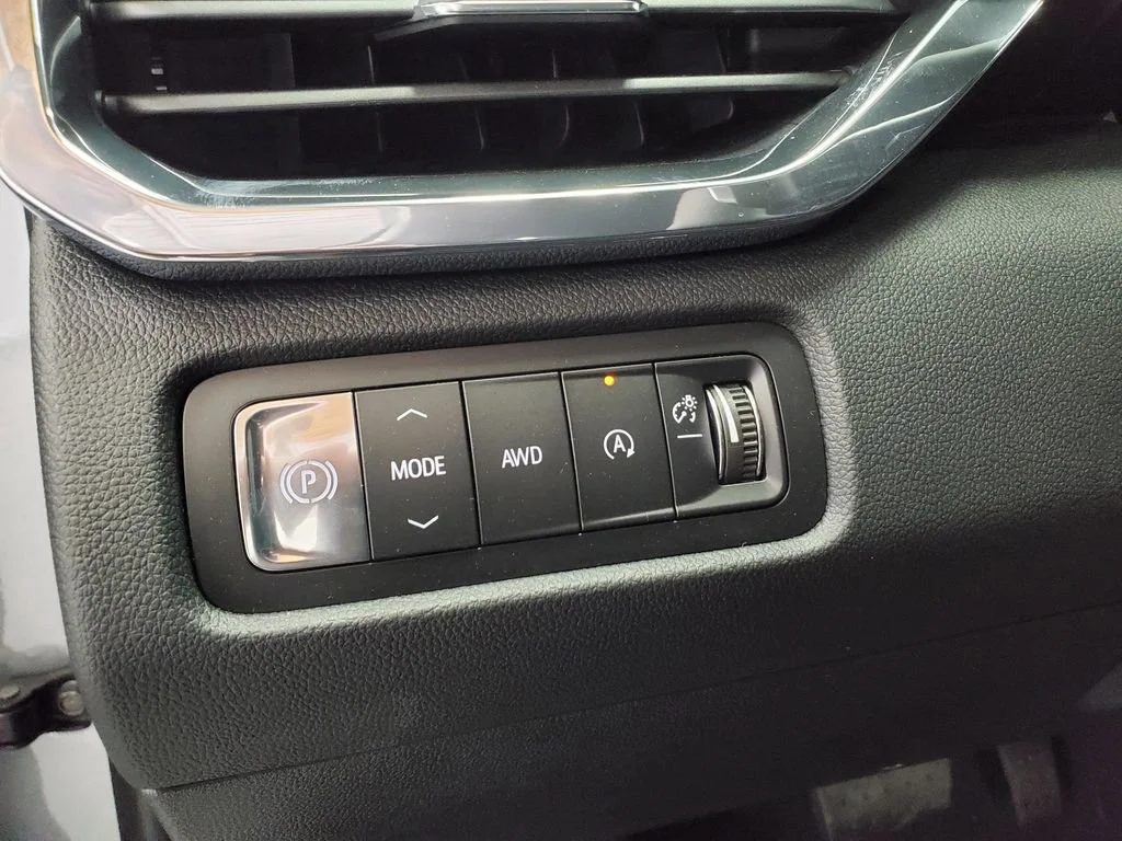 New 2026 Sterling Metallic GMC Elevation image 12