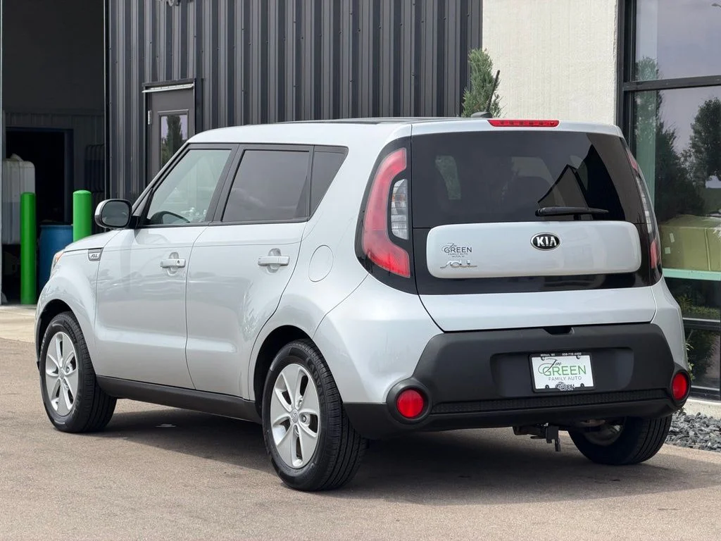 Used 2016 Silver Kia Base image 3