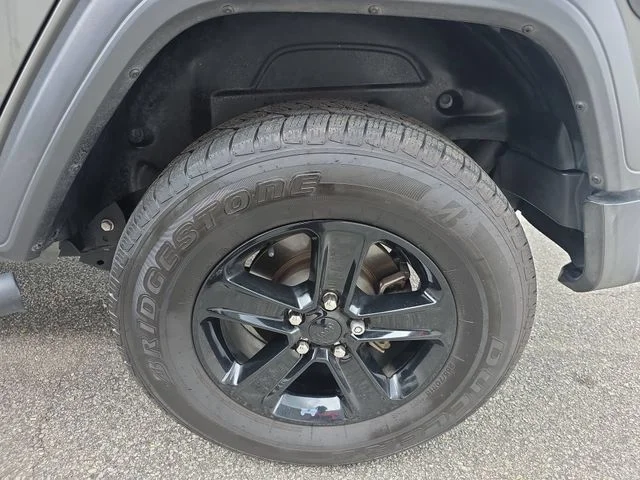 Used 2020 Gray Jeep Unlimited Sport Altitude image 33