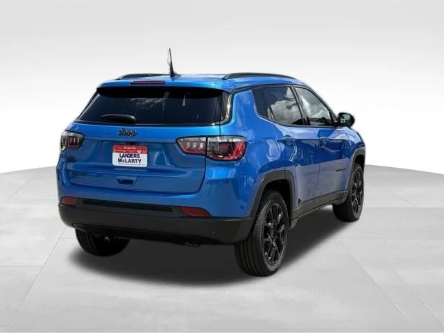New 2026 Hydro Blue Pearl-Coat Exterior Paint Jeep Latitude image 7