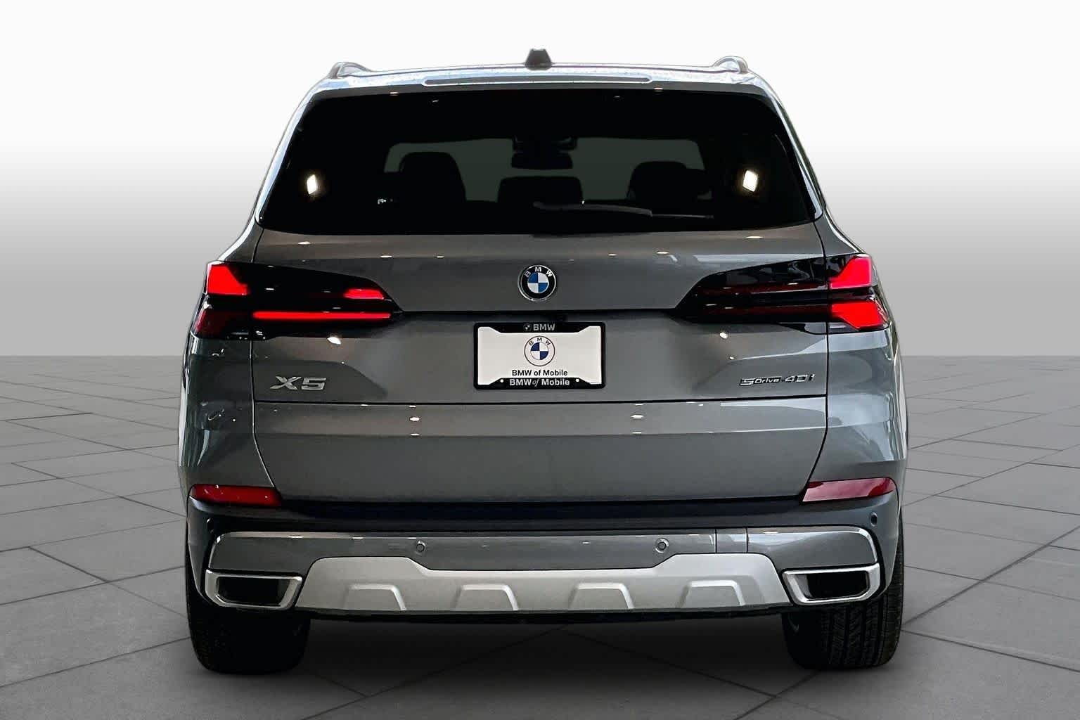 Used 2026 Skyscraper Grey Metallic BMW sDrive40i image 4