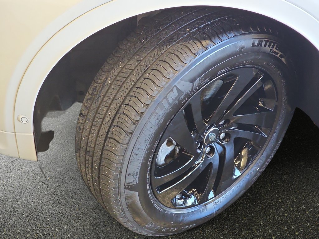 Certified Used 2025 White Land Rover S image 34