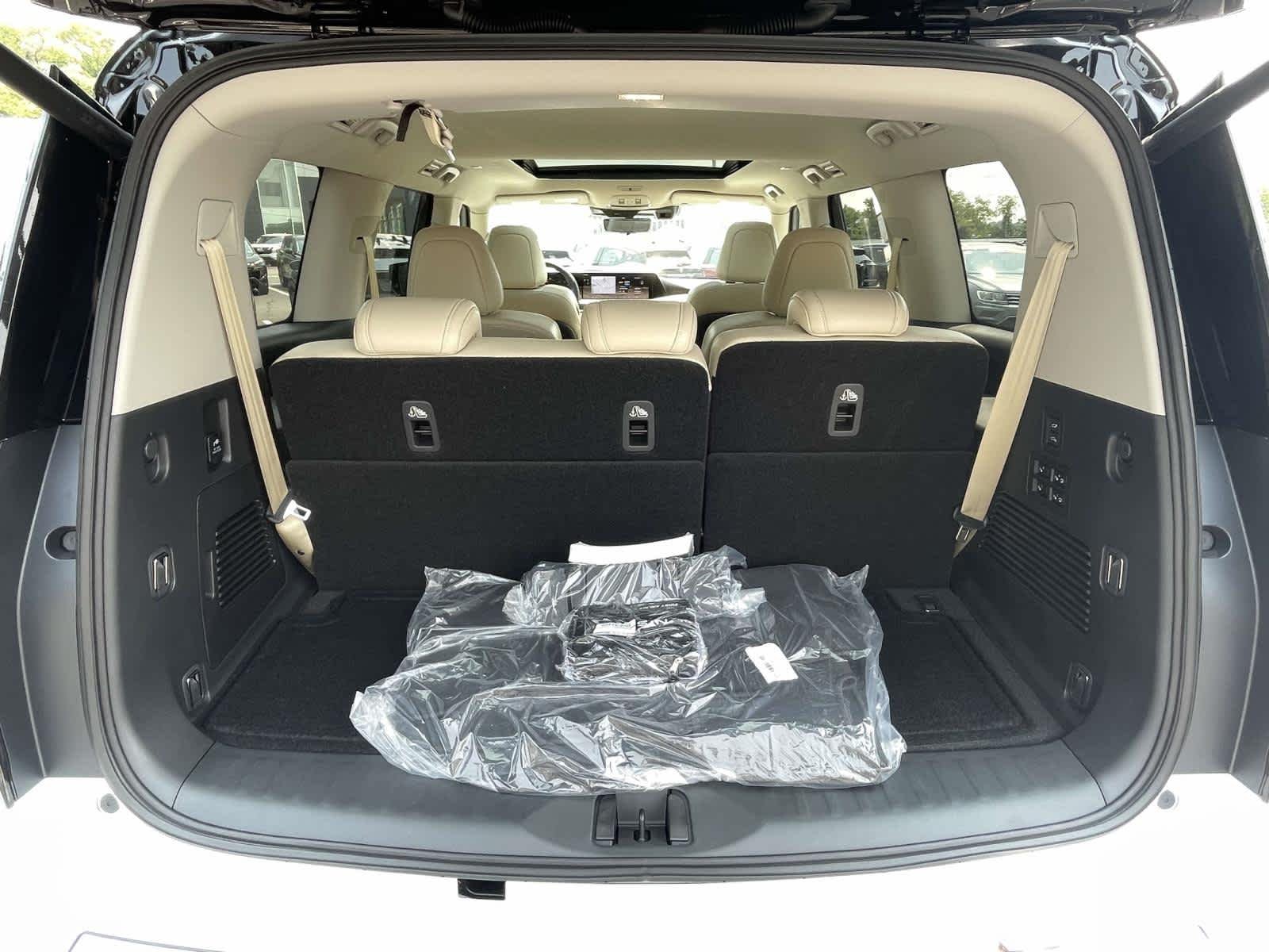 New 2026 Everest White Pearl Tricoat/Super Black Nissan Platinum Reserve image 19