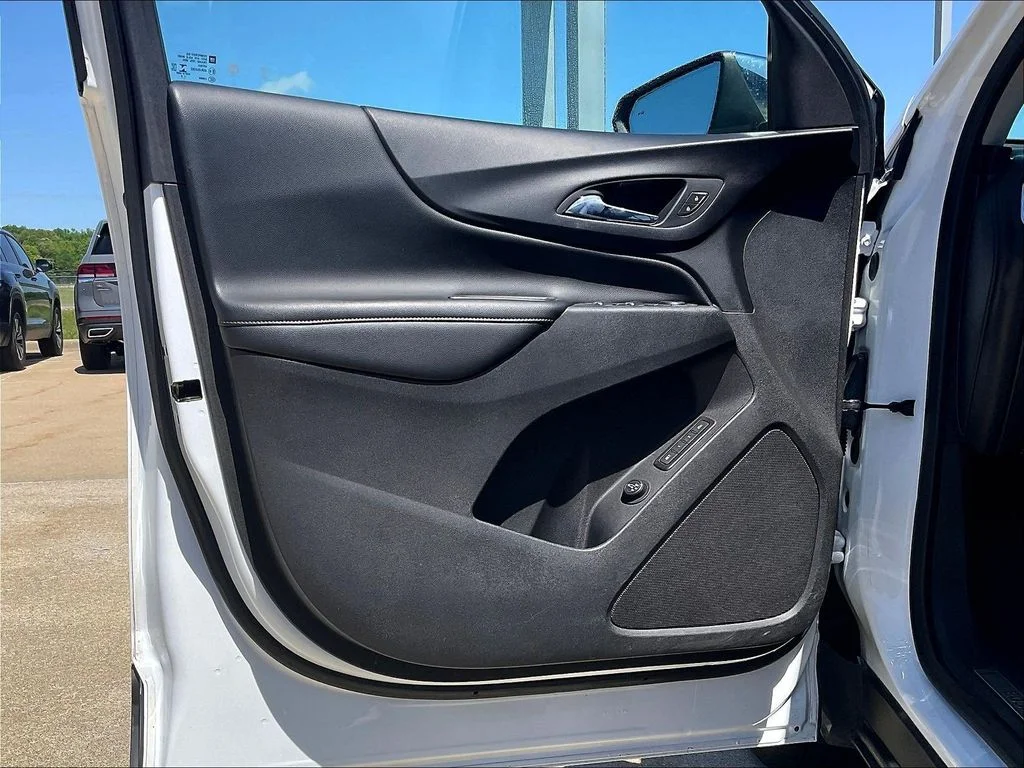 Used 2020 White Chevrolet Premier image 29