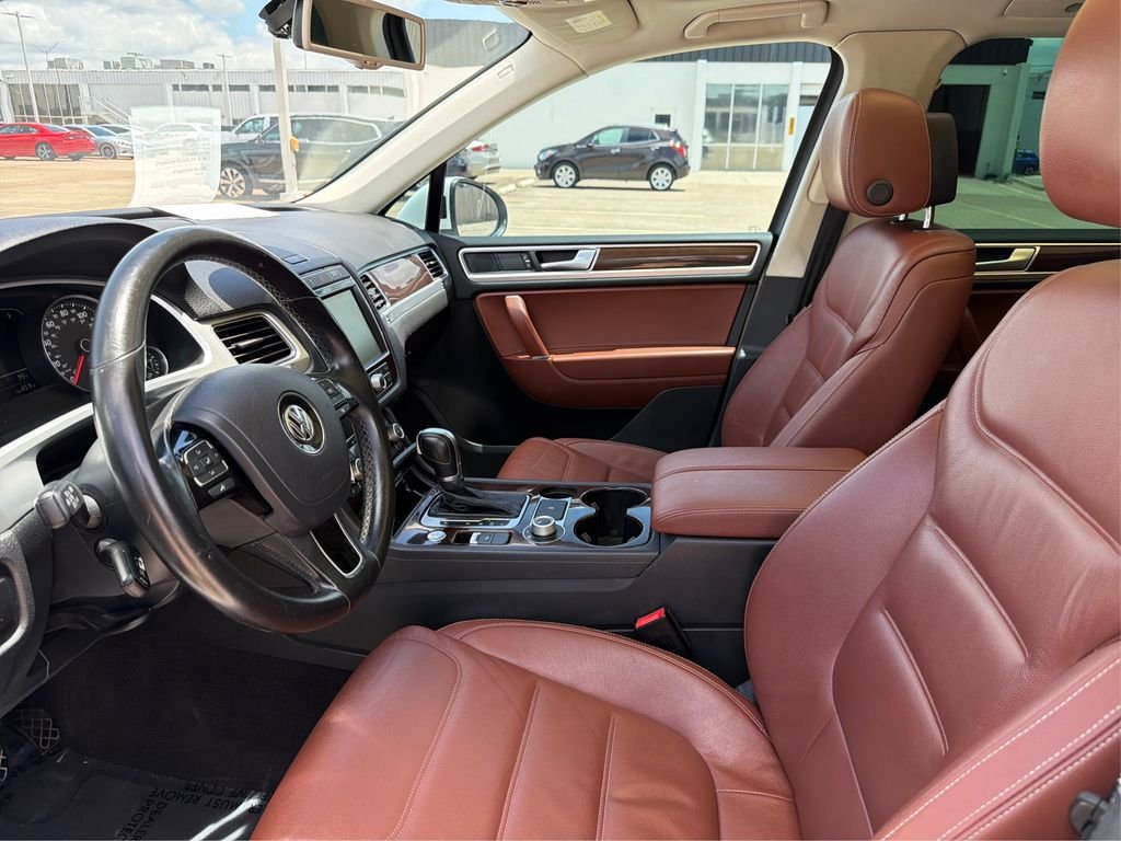 Used 2015 Pure White Volkswagen Lux image 10