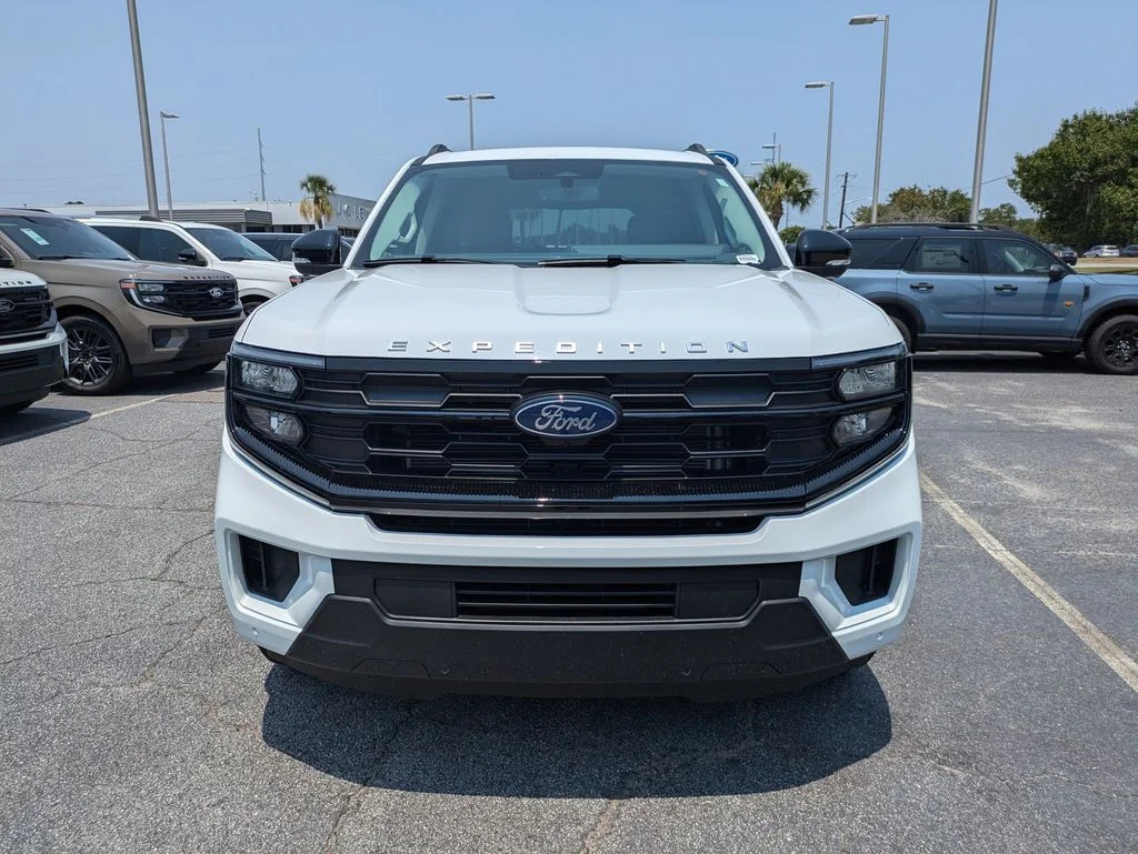 New 2026 Oxford White Ford Active image 9