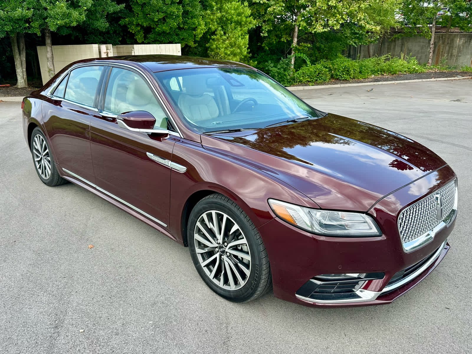 Used 2019 Burgundy Velvet Tinted Clearcoat Lincoln Select image 3