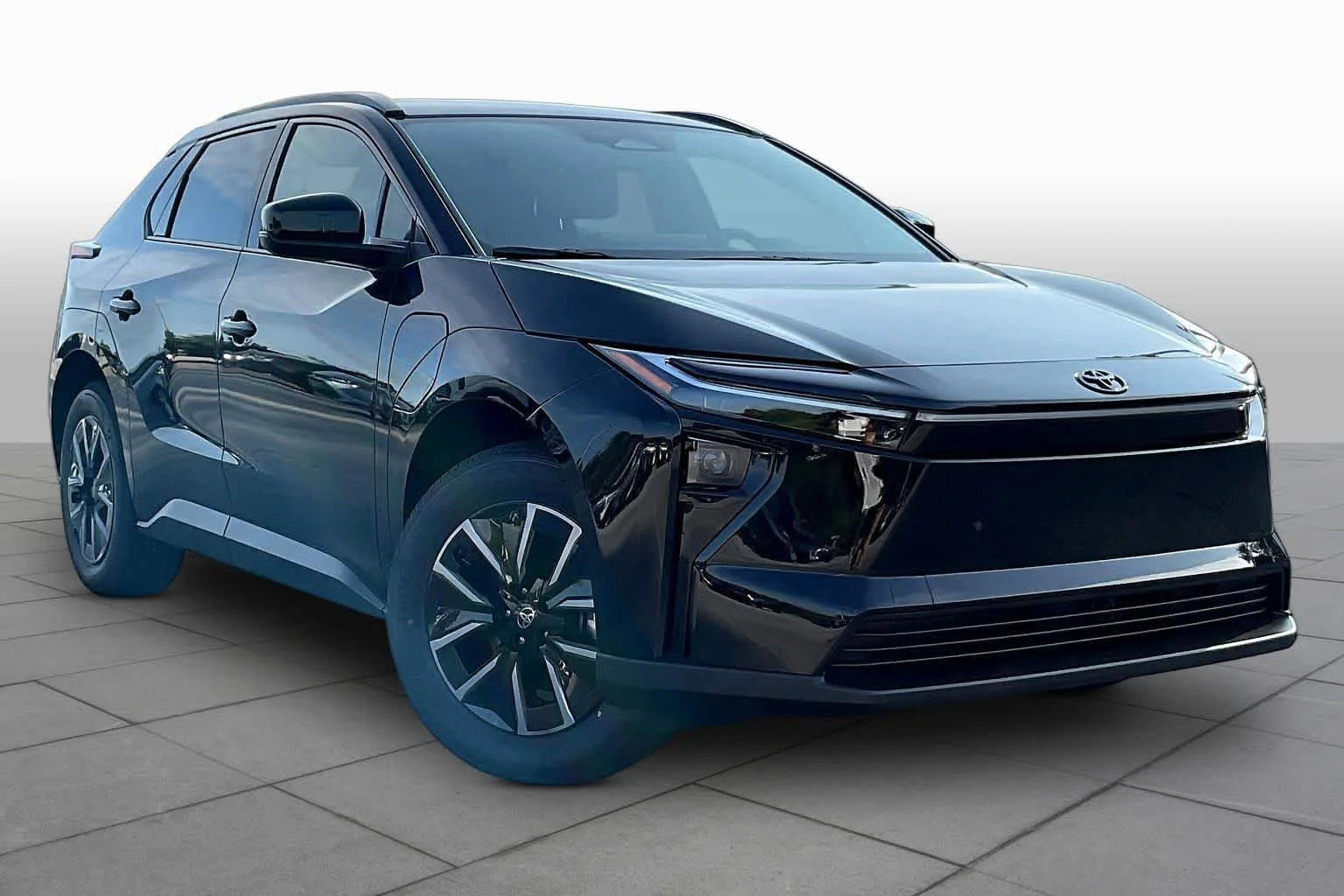 New 2026 Midnight Black Metallic Toyota XLE image 2