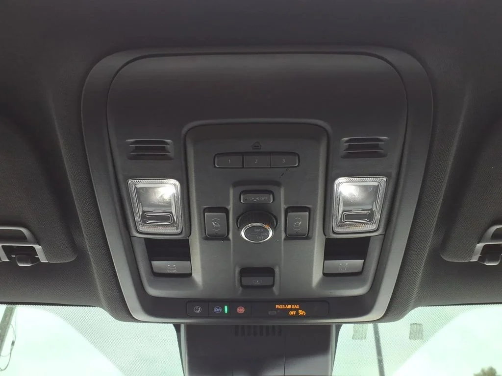 Used 2023 White GMC AT4 image 21