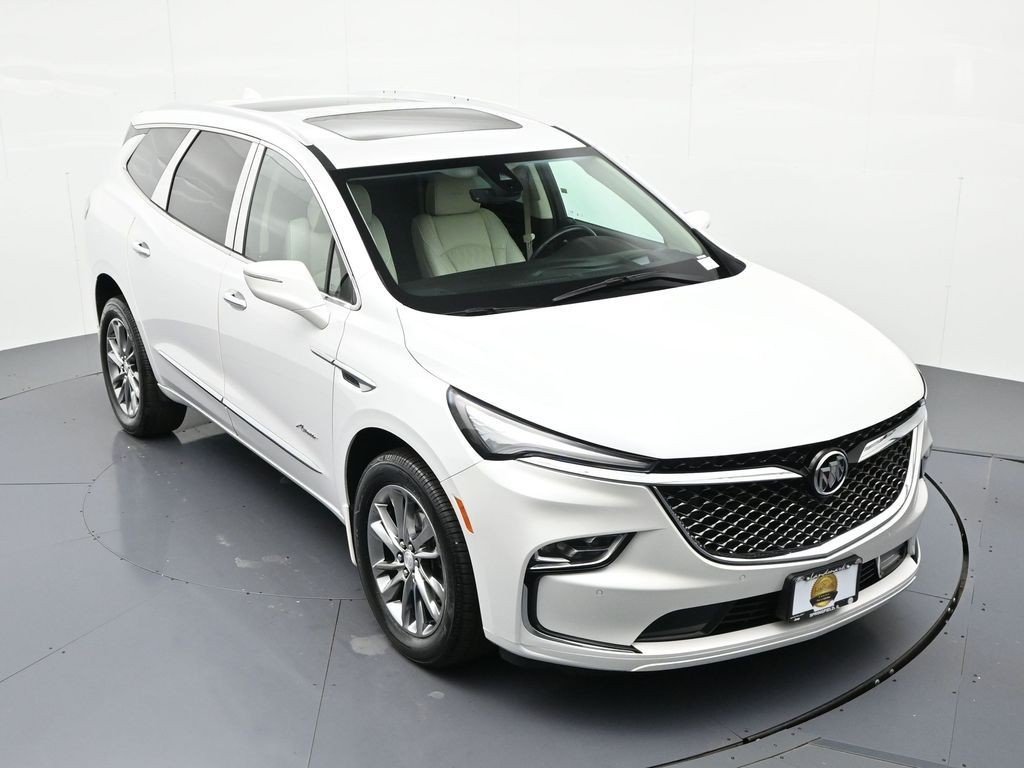 Used 2022 White Frost Buick AWD 4dr Avenir image 18