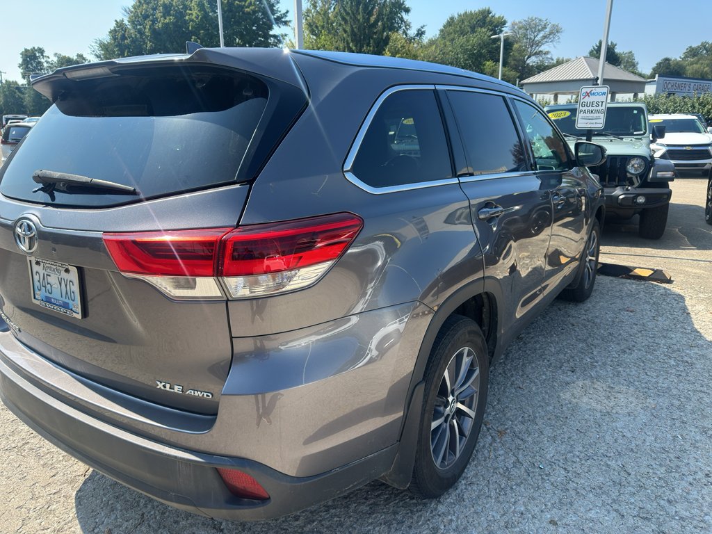 Used 2019 Predawn Gray Mica Toyota XLE image 3