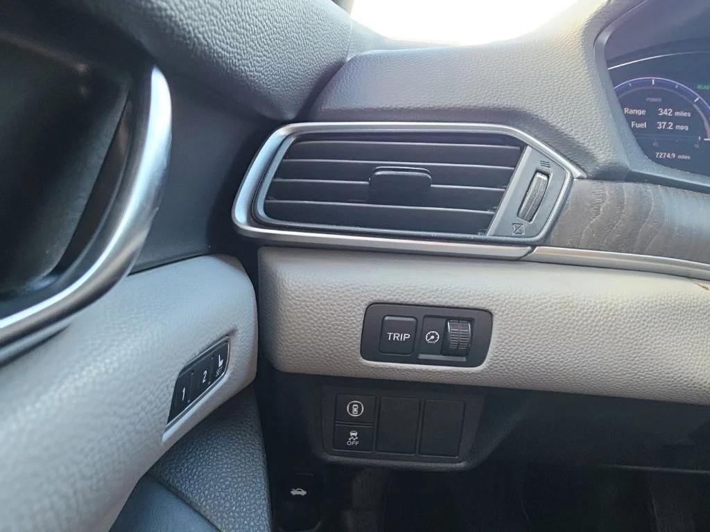 Used 2020 Silver Honda EX-L image 19