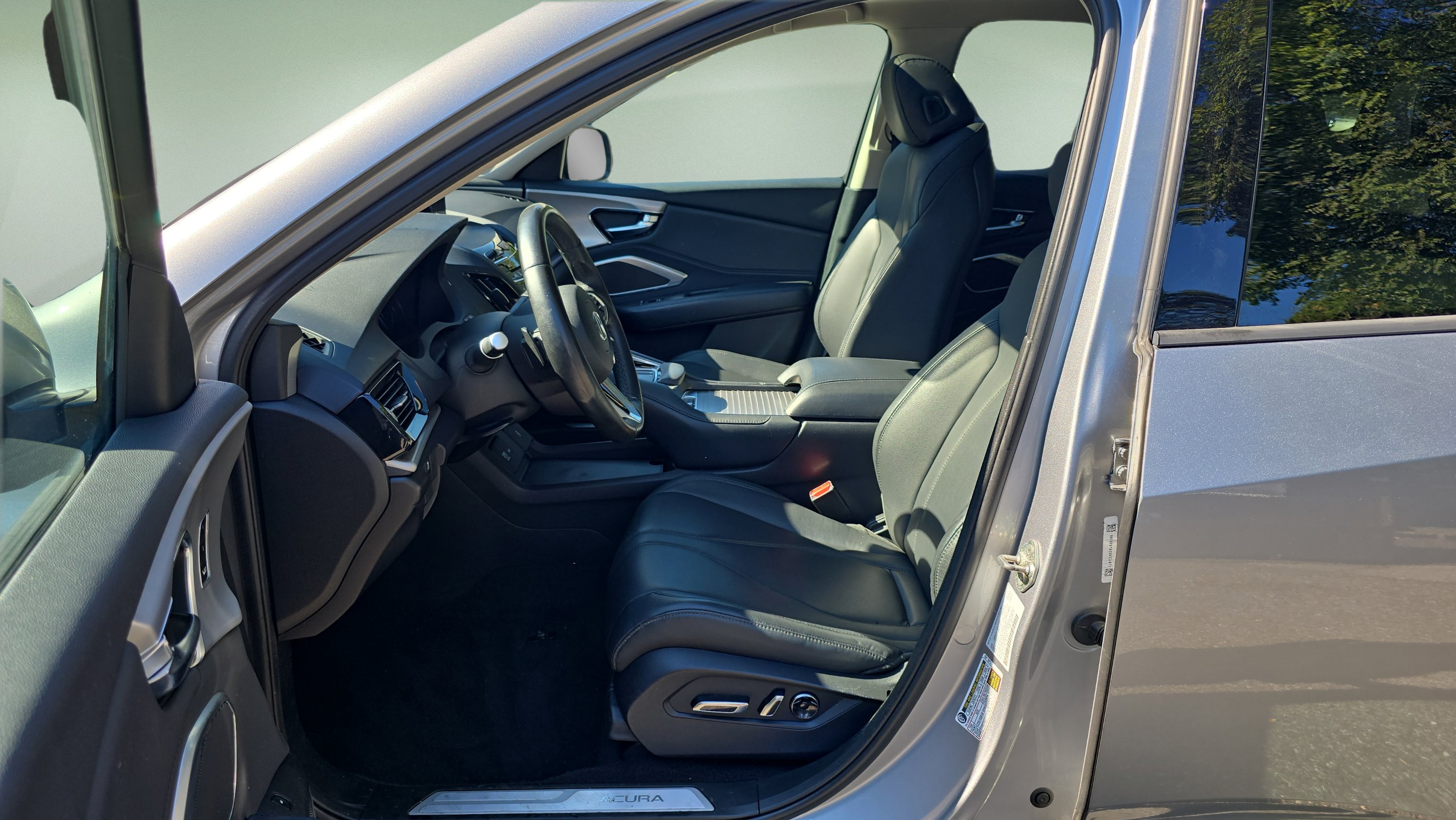 Used 2019 Silver Acura SH-AWD image 9