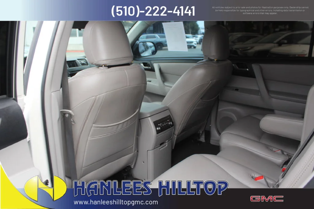 Used 2012 White Toyota Base image 15