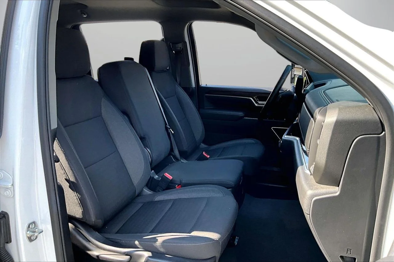 Used 2025 White Chevrolet LT image 22