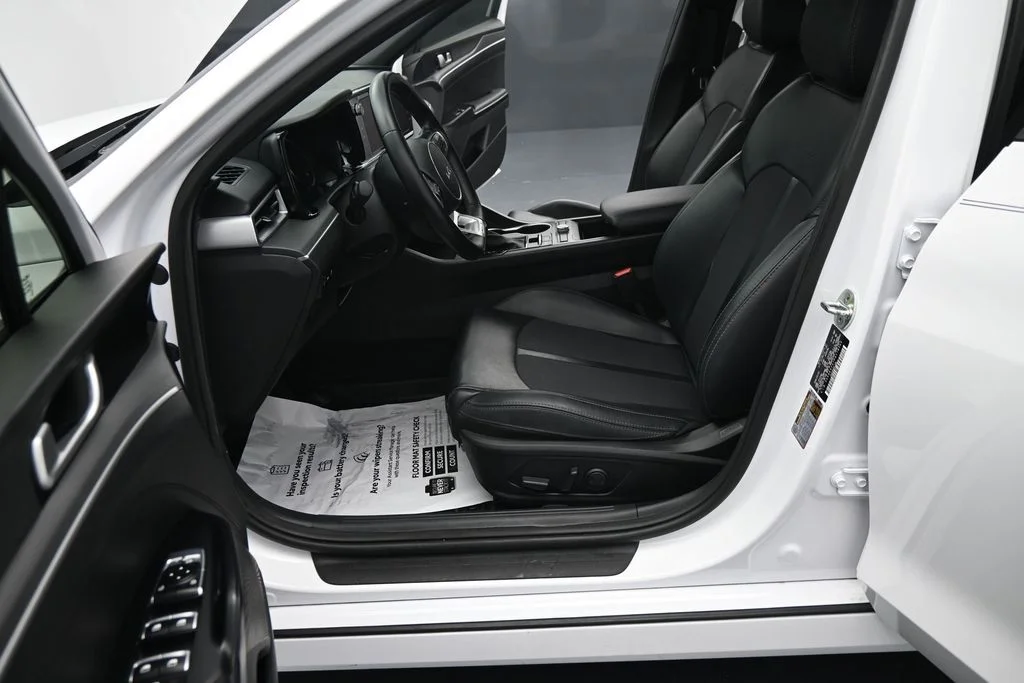 Used 2023 White Kia GT-Line image 17