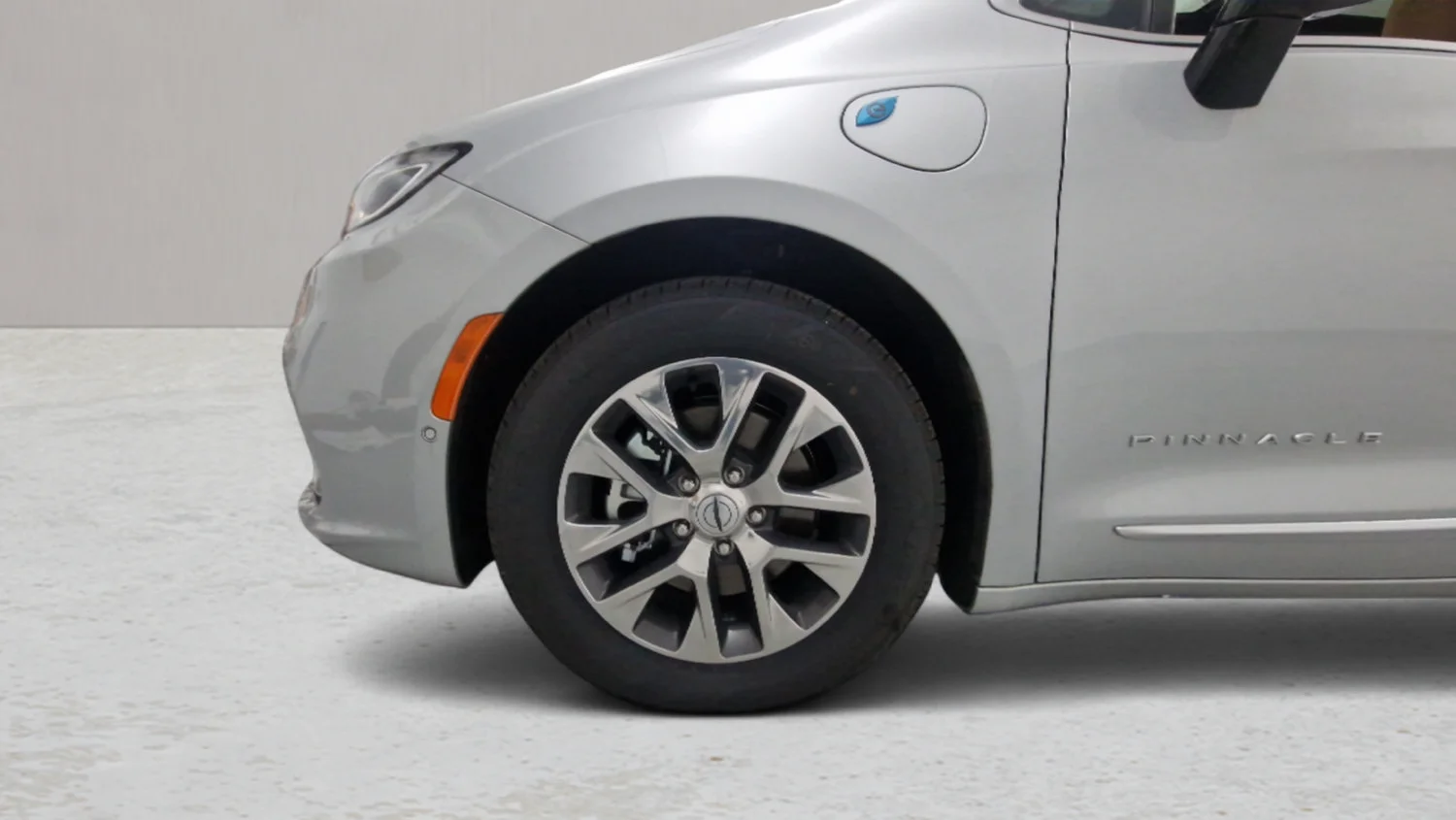 Used 2023 Silver Chrysler Pinnacle image 30