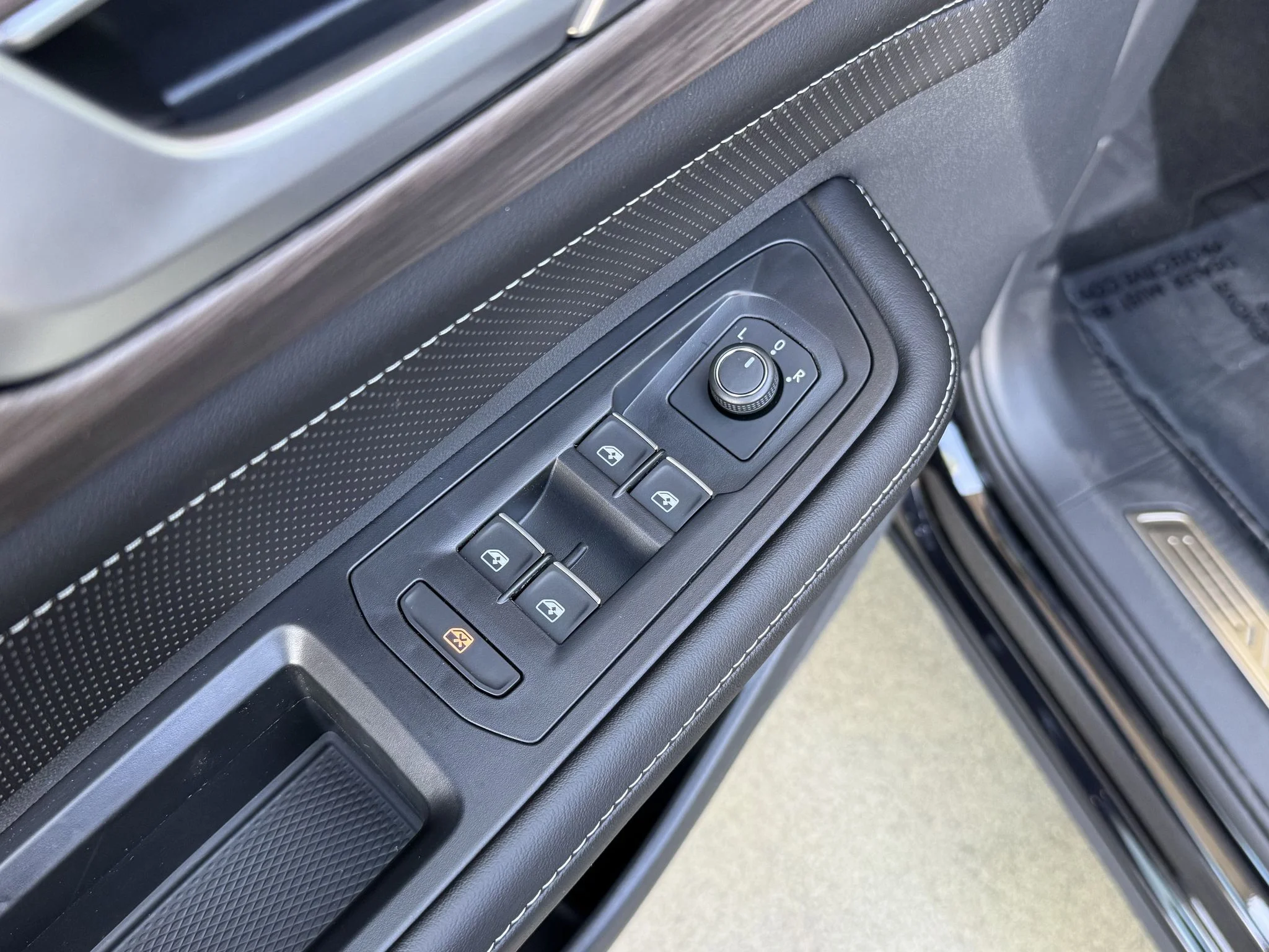 New 2026 Deep Black Pearl Volkswagen 2.0T SEL image 13