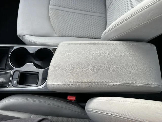Used 2019 Red Hyundai SE image 23