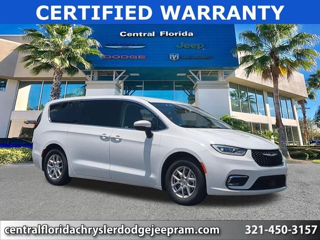 2023 Chrysler Pacifica Touring L's photo