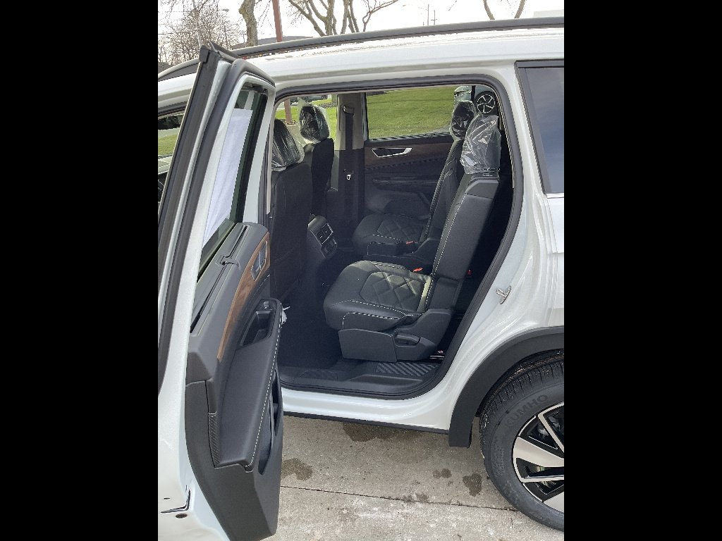New 2026 Opal White Pearl Volkswagen SE 4Motion image 6