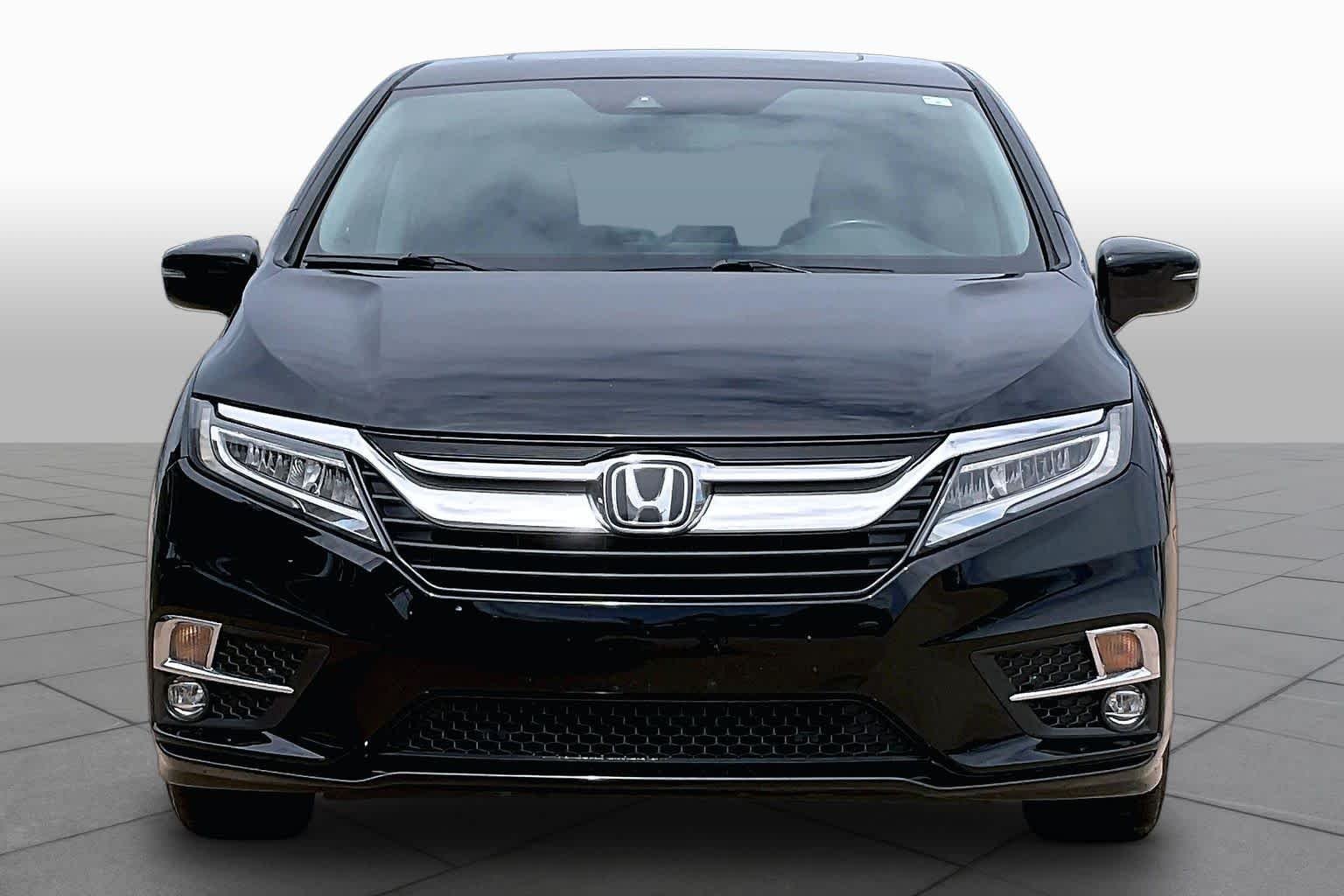 Used 2018 Crystal Black Pearl Honda Touring image 4