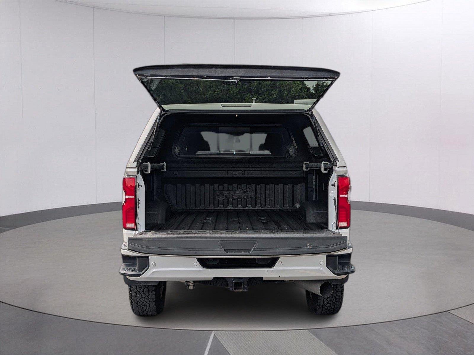 Used 2024 Iridescent Pearl Tricoat Chevrolet High Country image 5
