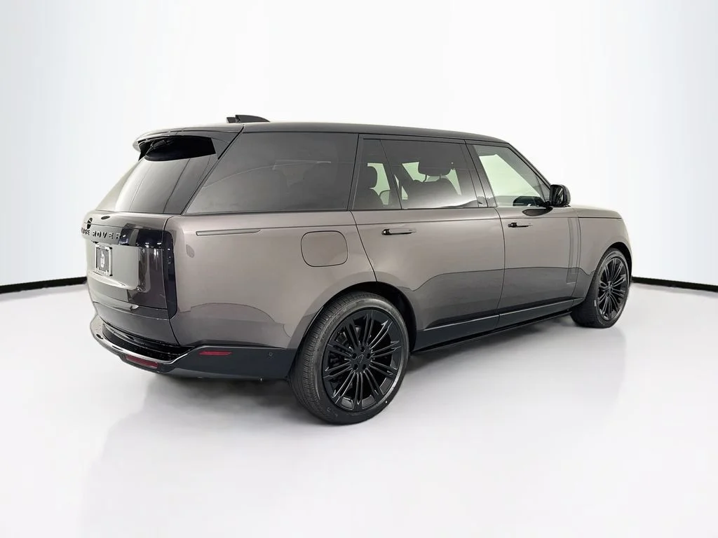 New 2026 Charente Grey Land Rover SE image 5